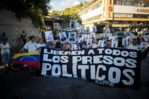 Llorens agrega la importancia de tener siempre a los presos políticos en el radar