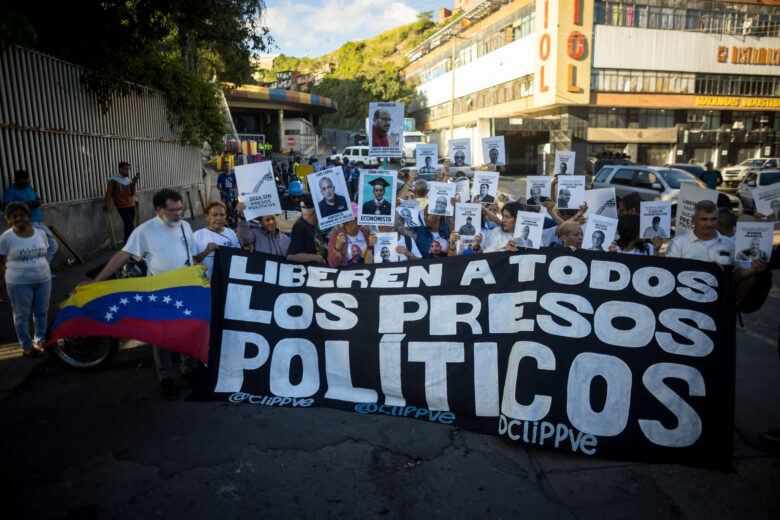 Llorens agrega la importancia de tener siempre a los presos políticos en el radar