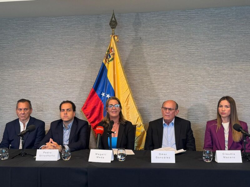 Opositores exasilados en la embajada de Argentina critican a diplomáticos en Venezuela y dicen que las guacamayas siguen volando