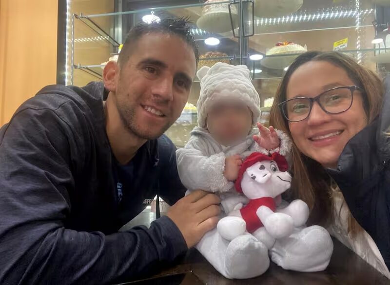 Gobierno de Milei confirma que esposa e hijo de gendarme Nahuel Gallo llegaron a Argentina