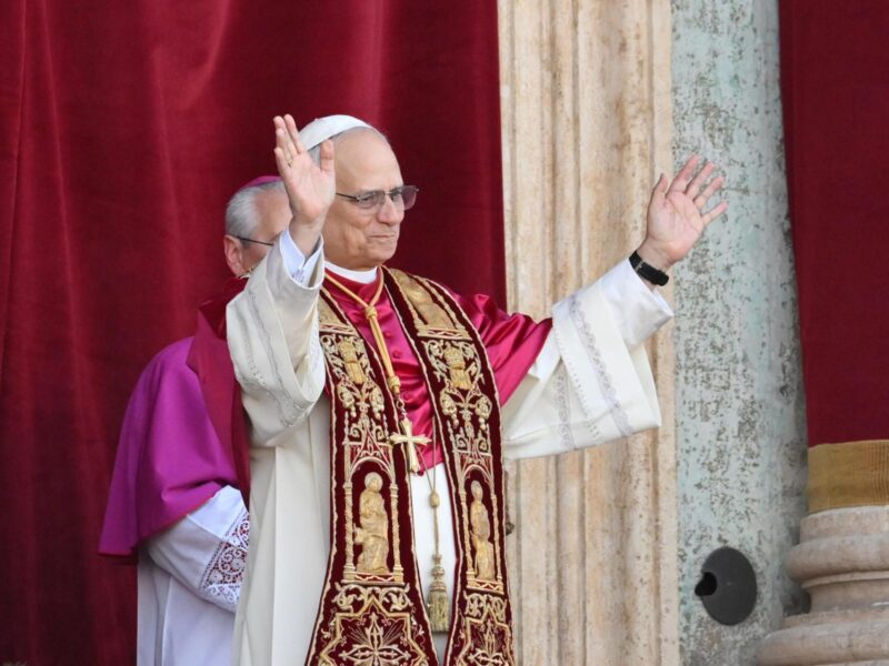 Oposición y chavismo en Venezuela saluda elección del papa León XIV