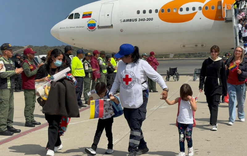 Llegan a Venezuela 315 migrantes en un vuelo de repatriación desde México