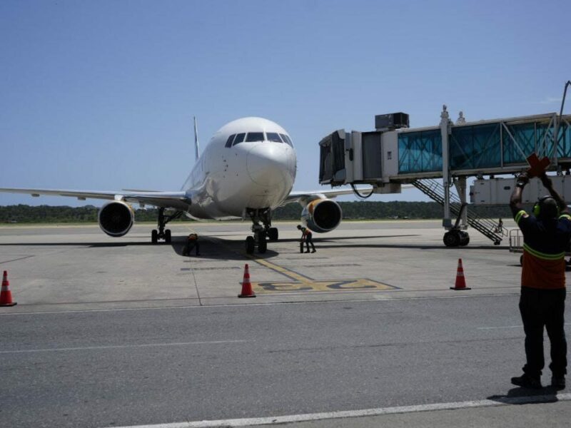 Llega a Venezuela un avión con 206 migrantes deportados desde Estados Unidos