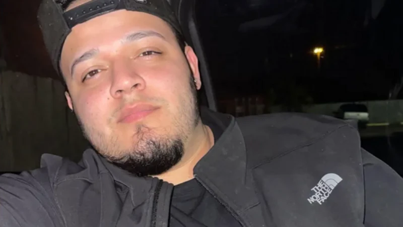 Kilmar Ábrego: el gobierno de Trump retorna a EE.UU. al migrante deportado por error a la megaprisión de El Salvador y lo juzgará por dos delitos
