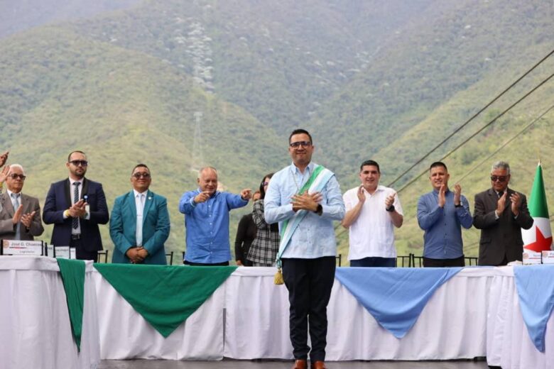 Arnaldo Sánchez es el primer chavista en juramentarse como gobernador de Mérida luego del 25 de mayo