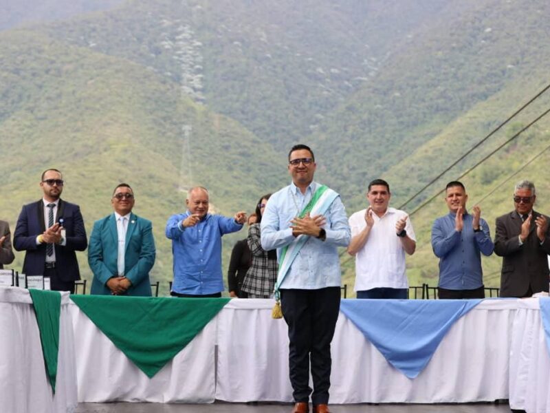 Arnaldo Sánchez es el primer chavista en juramentarse como gobernador de Mérida luego del 25 de mayo