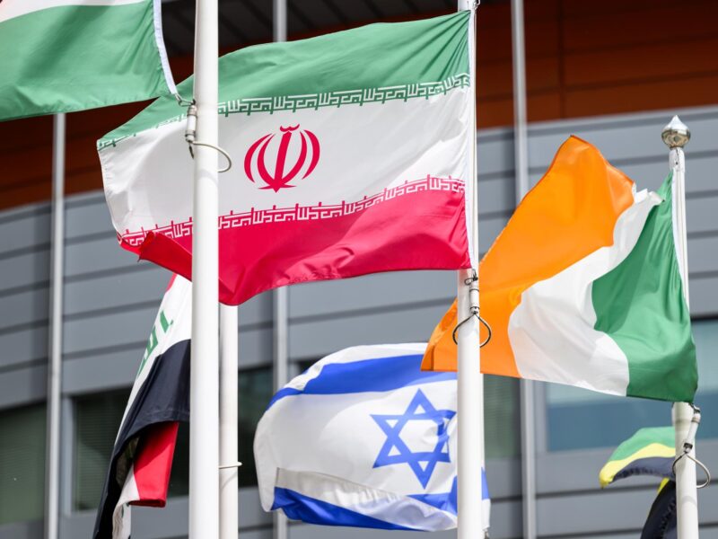 Irán lanza misiles a bases de EEUU en Catar e Irak