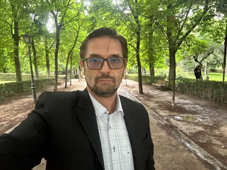 Periodista venezolano César Batiz recibirá Premio Knight 2025