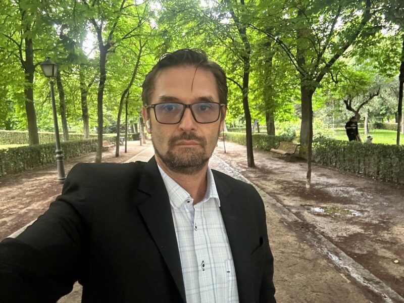 Periodista venezolano César Batiz recibirá Premio Knight 2025