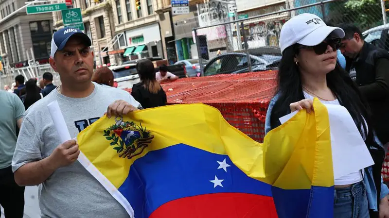 "Hemos pasado de ser un país poderoso a ser la escoria": la rabia y frustración de los venezolanos al ver restringida su entrada a EE.UU.