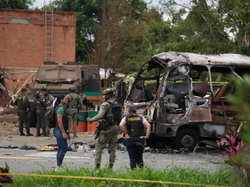 Tres personas mueren por explosión de otra bomba en el caserío colombiano de Guachinte