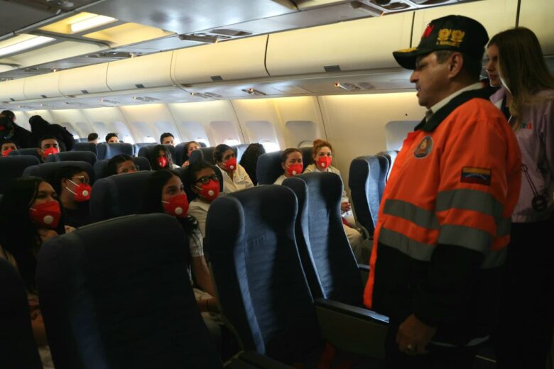 Un total de 186 migrantes regresan a Venezuela en un vuelo estatal de repatriación