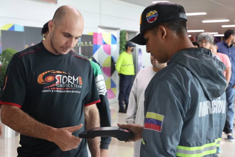 Venezuela recibe un vuelo con 213 migrantes deportados desde Estados Unidos