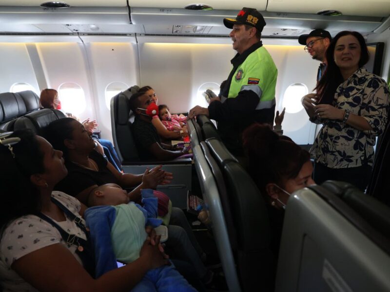 Llegan a Venezuela 319 migrantes en un vuelo de repatriación desde México