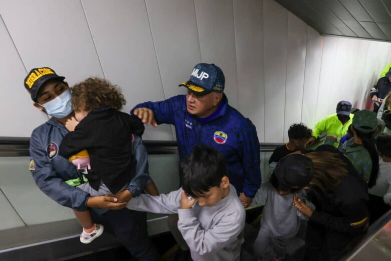 Miraflores asegura que EEUU mantiene "secuestrados" a 33 niños venezolanos