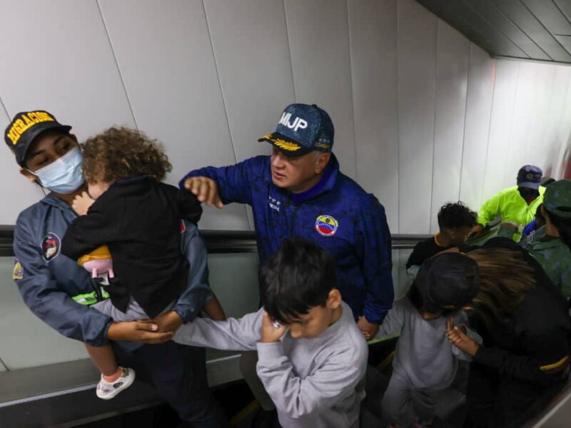 Miraflores asegura que EEUU mantiene "secuestrados" a 33 niños venezolanos