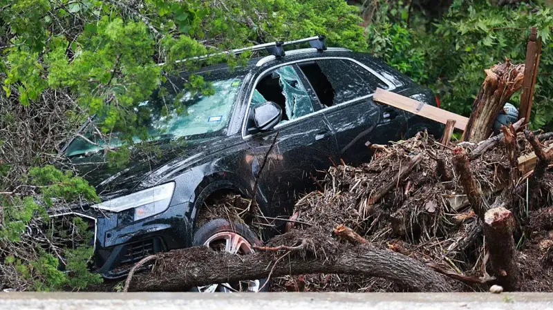 Por qué fueron tan letales y otras 3 preguntas sobre las inundaciones en Texas que dejaron más de 80 muertos y decenas de desaparecidos