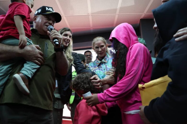 Llegan 251 venezolanos en vuelo de deportación desde Texas, entre ellos 7 niños y niñas