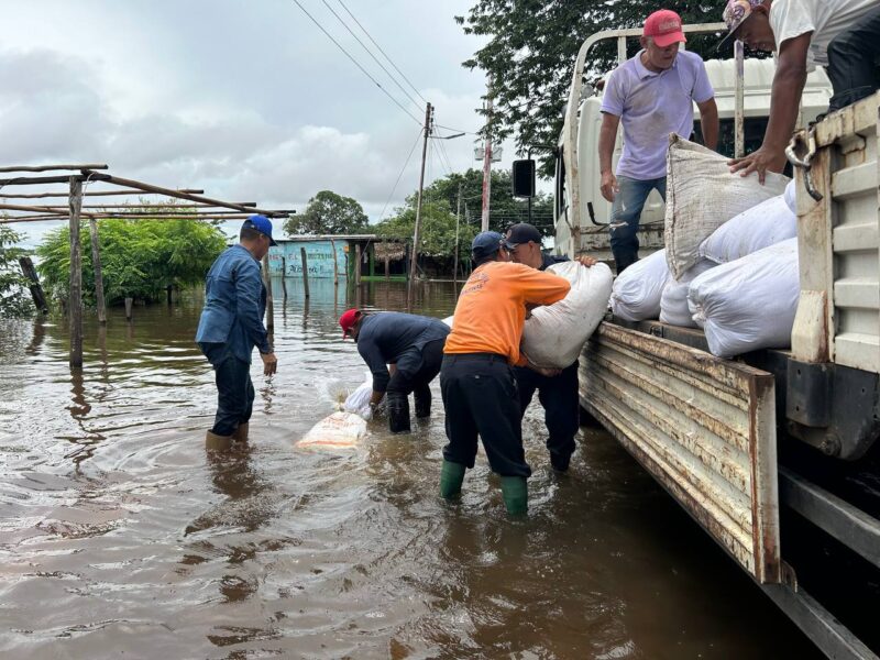 Casi mil personas están en refugios por fuertes lluvias en Amazonas