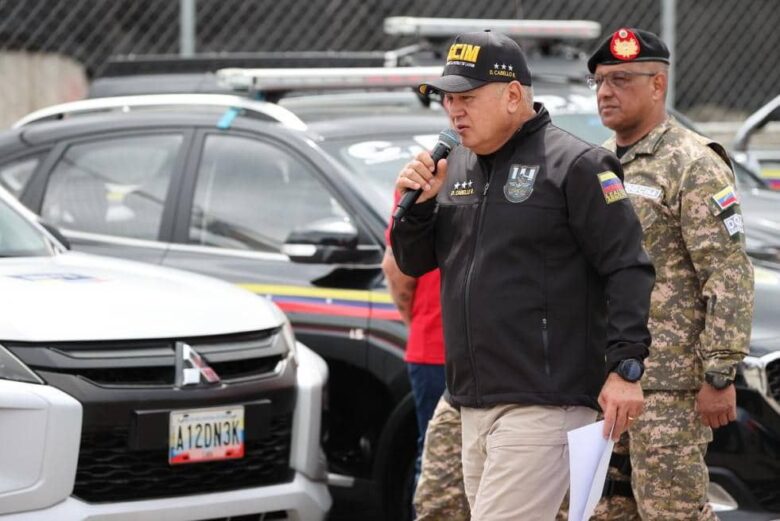 Diosdado Cabello entrega a instituciones vehículos incautados de hechos de corrupción