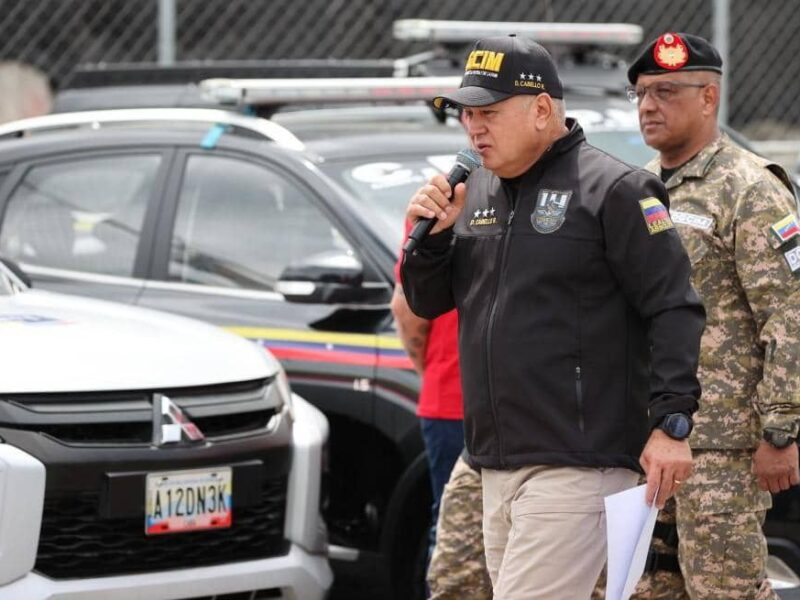 Diosdado Cabello entrega a instituciones vehículos incautados de hechos de corrupción