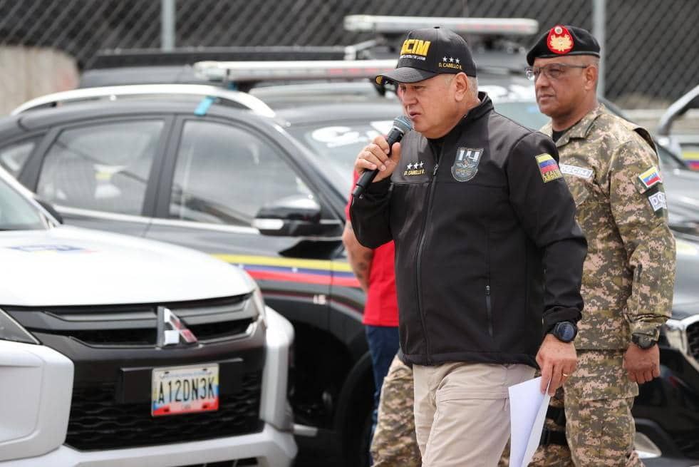 Diosdado Cabello entrega a instituciones vehículos incautados de hechos de corrupción
