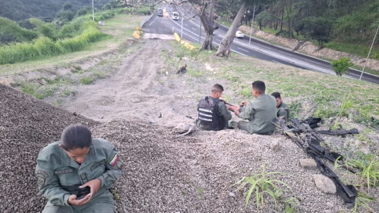 29 guardias nacionales resultan heridos al precipitarse autobús en la bajada de Tazón