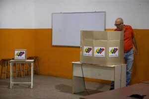 Jorge Rodríguez dice que la elección se desarrolla con "normalidad" y que la abstención "no existe"