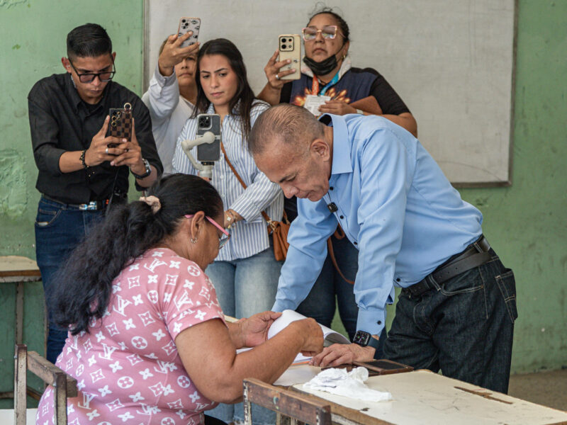 Manuel Rosales cree que no hay otro camino que negociar y votar