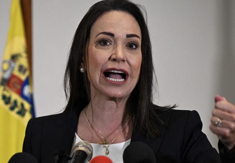 Machado dice que Maduro "fue noqueado" hace un año y promete vencer "cueste lo que cueste"