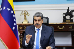 Maduro llama a "nueva oposición" a "pasar la página de tantos capítulos horribles"