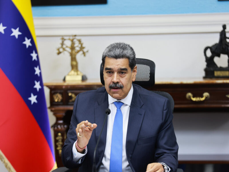 Maduro llama a "nueva oposición" a "pasar la página de tantos capítulos horribles"