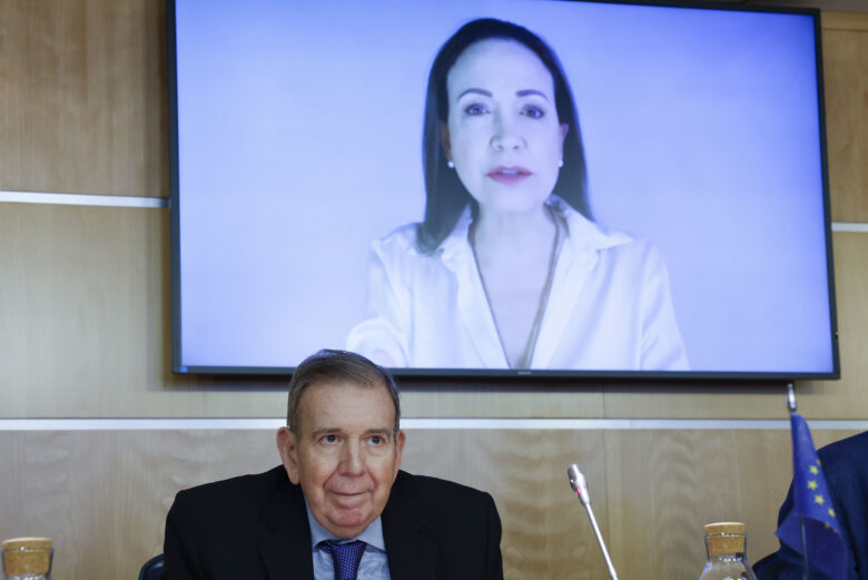 La oposición advierte, tras las excarcelaciones, que en Venezuela "faltan mil por liberar"
