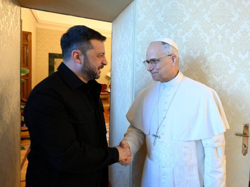 León XIV ofrece el Vaticano para negociar la paz y Zelenski pide una cumbre internacional