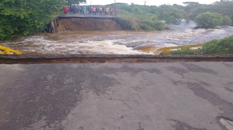 Colapsa un puente en Apure tras fuertes lluvias del fin de semana