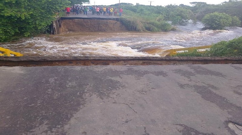 Colapsa un puente en Apure tras fuertes lluvias del fin de semana
