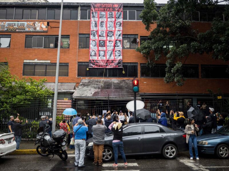 Sntp rechaza vandalización y robo de pancarta que exigía liberación de 20 trabajadores de la prensa detenidos