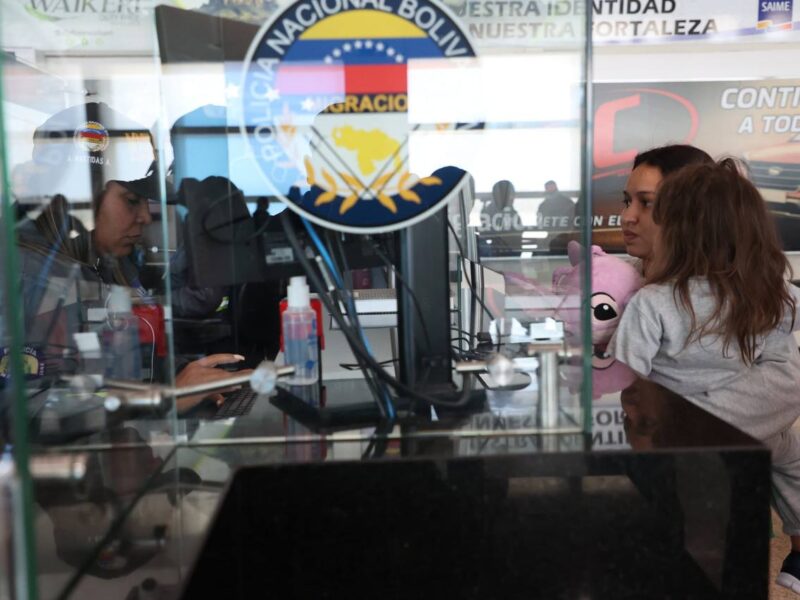 Un grupo de 207 migrantes llega a Venezuela en un vuelo de deportación procedente de Texas
