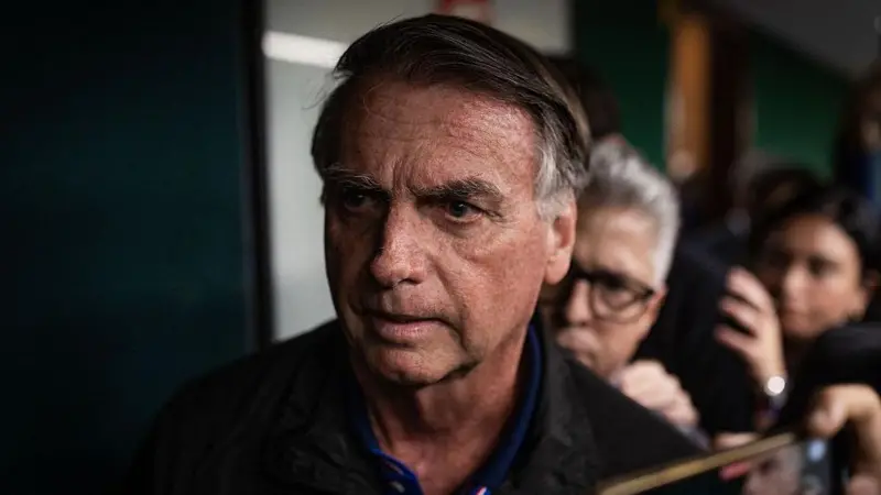 Ordenan prisión domiciliaria para Bolsonaro en Brasil en medio de la disputa con EE.UU.