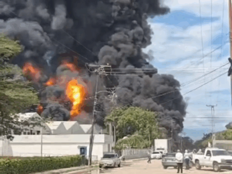 Incendio consume empresa de productos químicos en Carabobo