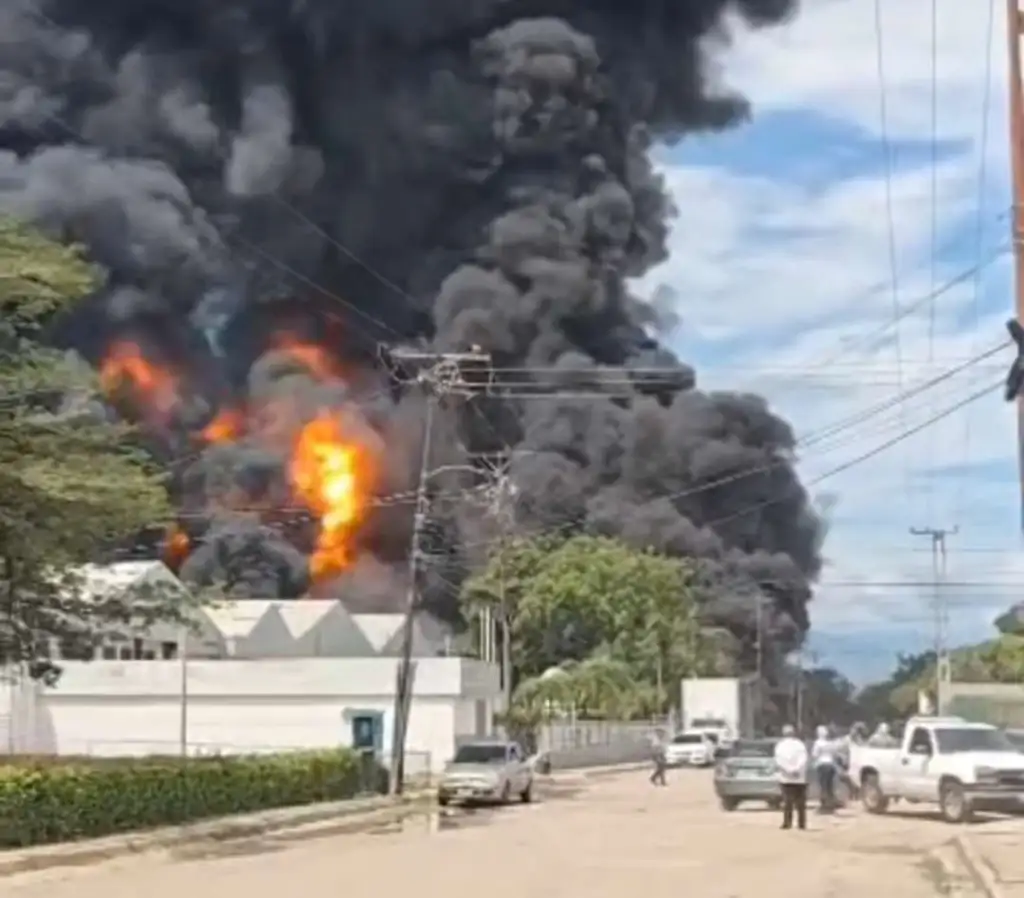 Incendio consume empresa de productos químicos en Carabobo