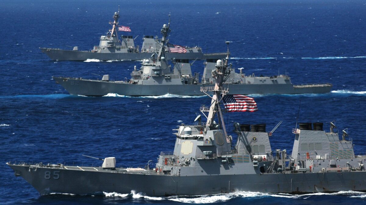 Cómo son los tres buques militares que Washington envió a costas frente a Venezuela