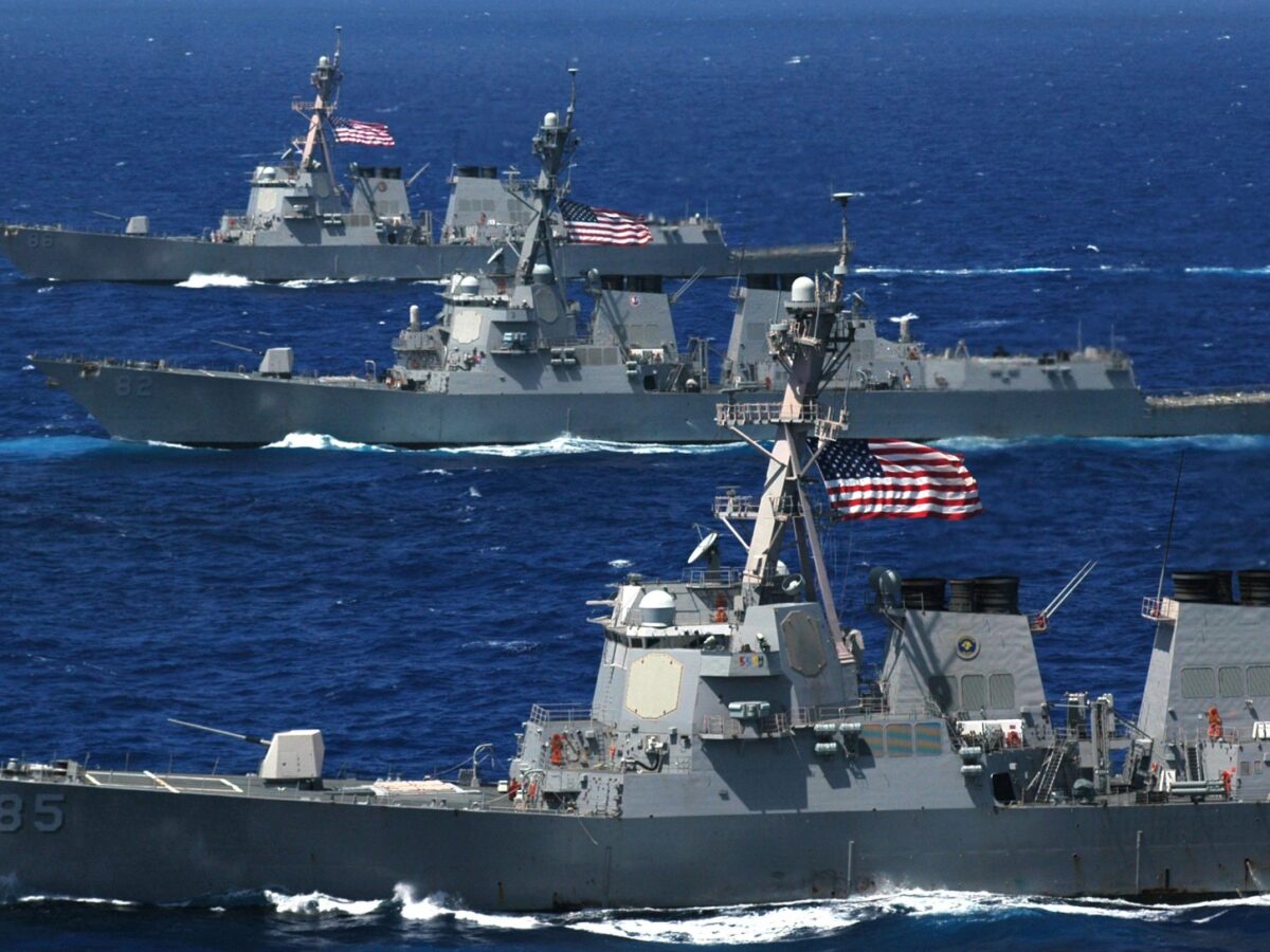 Cómo son los tres buques militares que Washington envió a costas frente a Venezuela