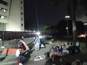 Agreden a madres que pedían liberación de sus hijos frente al TSJ
