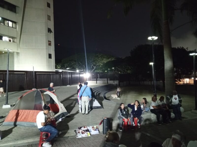 Agreden a madres que pedían liberación de sus hijos frente al TSJ