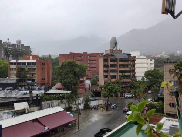 Apagón y lluvias en Caracas y estados del interior de Venezuela