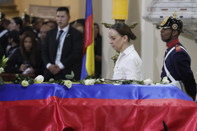 El Gobierno colombiano se ausenta del funeral de Uribe Turbay a petición de la familia