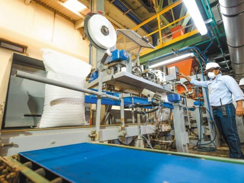 Venezuela y Colombia evalúan «hoja de ruta» para la venta de la petroquímica Monómeros