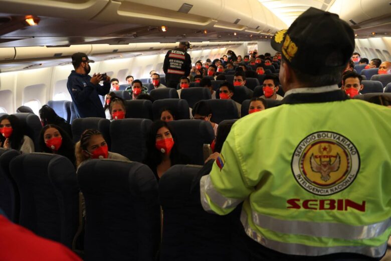 Un grupo de 183 migrantes venezolanos regresa al país desde Estados Unidos