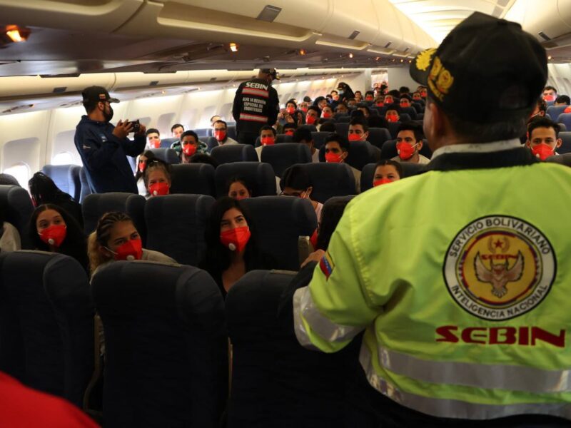 Un grupo de 183 migrantes venezolanos regresa al país desde Estados Unidos